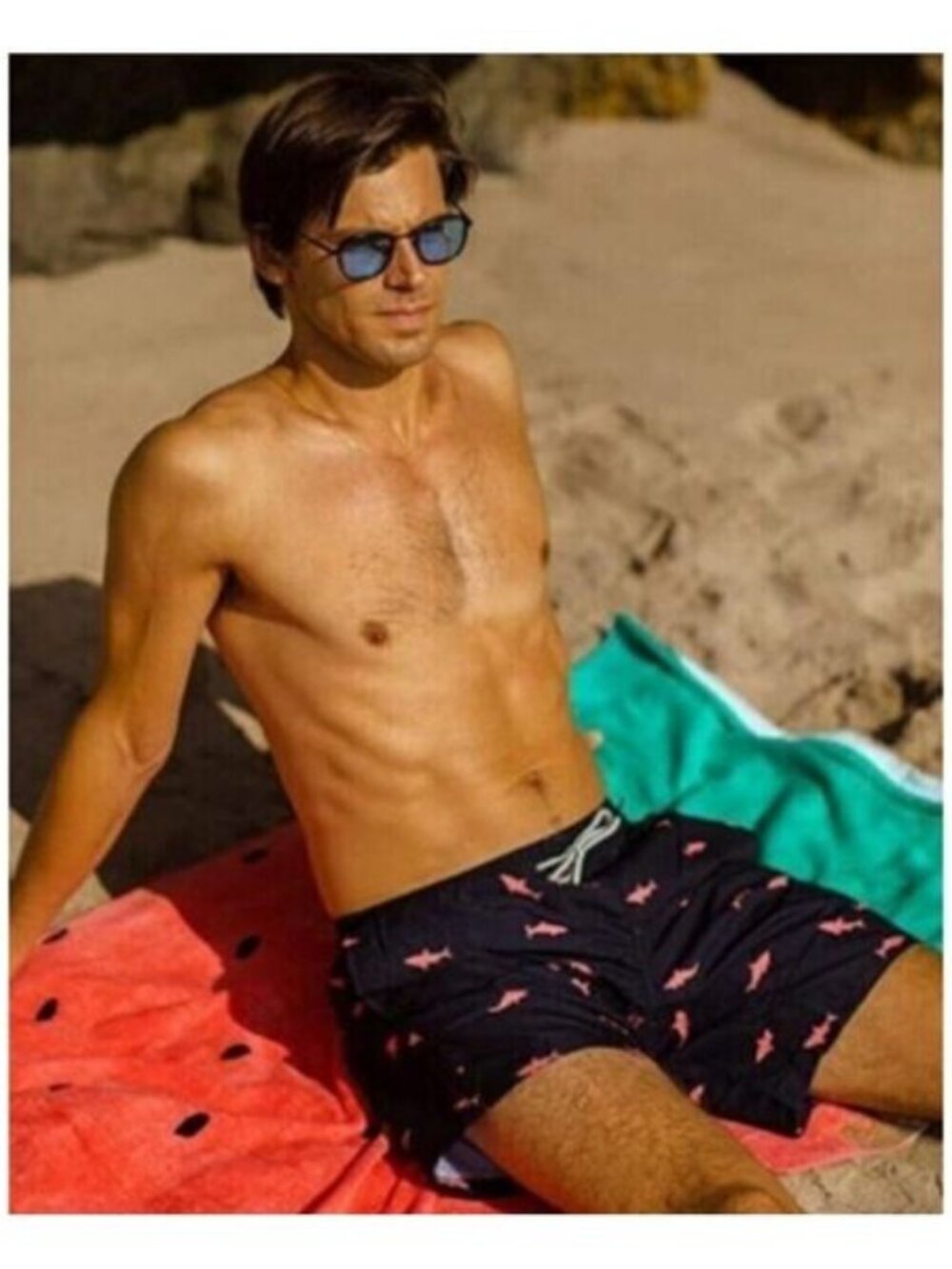 MaaMgic ✨ Men's Swim Trunks Small Navy & Pink Sharks Quick Dry NWT